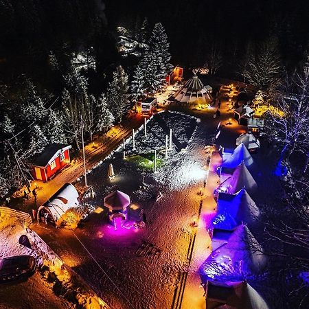 Finska Wioska Kalevala Hotel Borowice Buitenkant foto